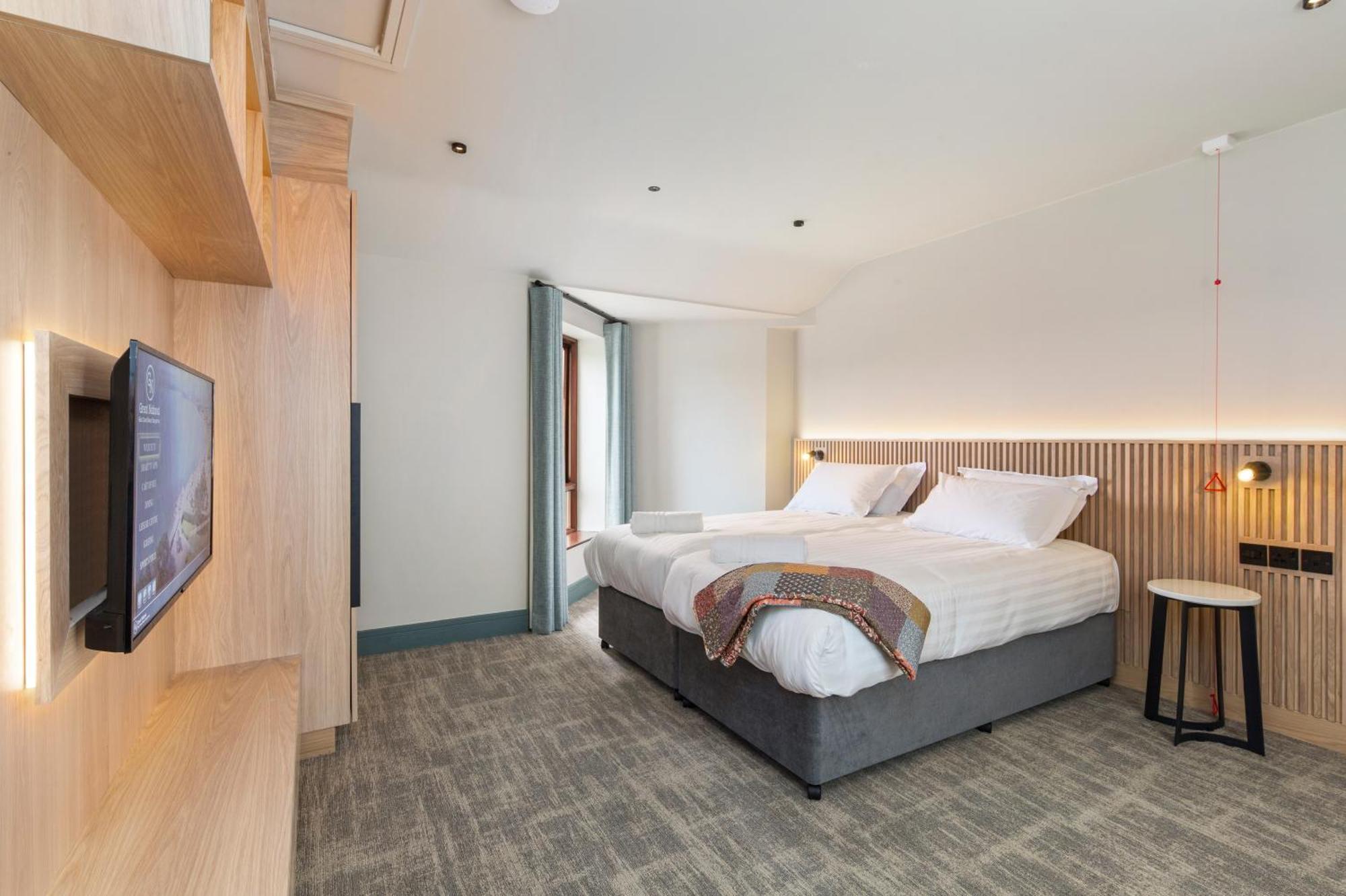 Gold Coast Dungarvan Hotel 3*